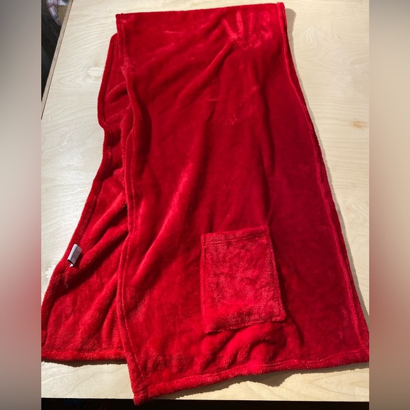 Fleece Scarf with Pockets (LE) - Picture 8 of 16